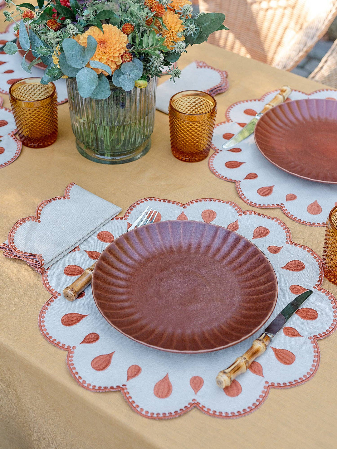 Scalloped Beige Placemat with Terracotta Embroidery - Set of 6