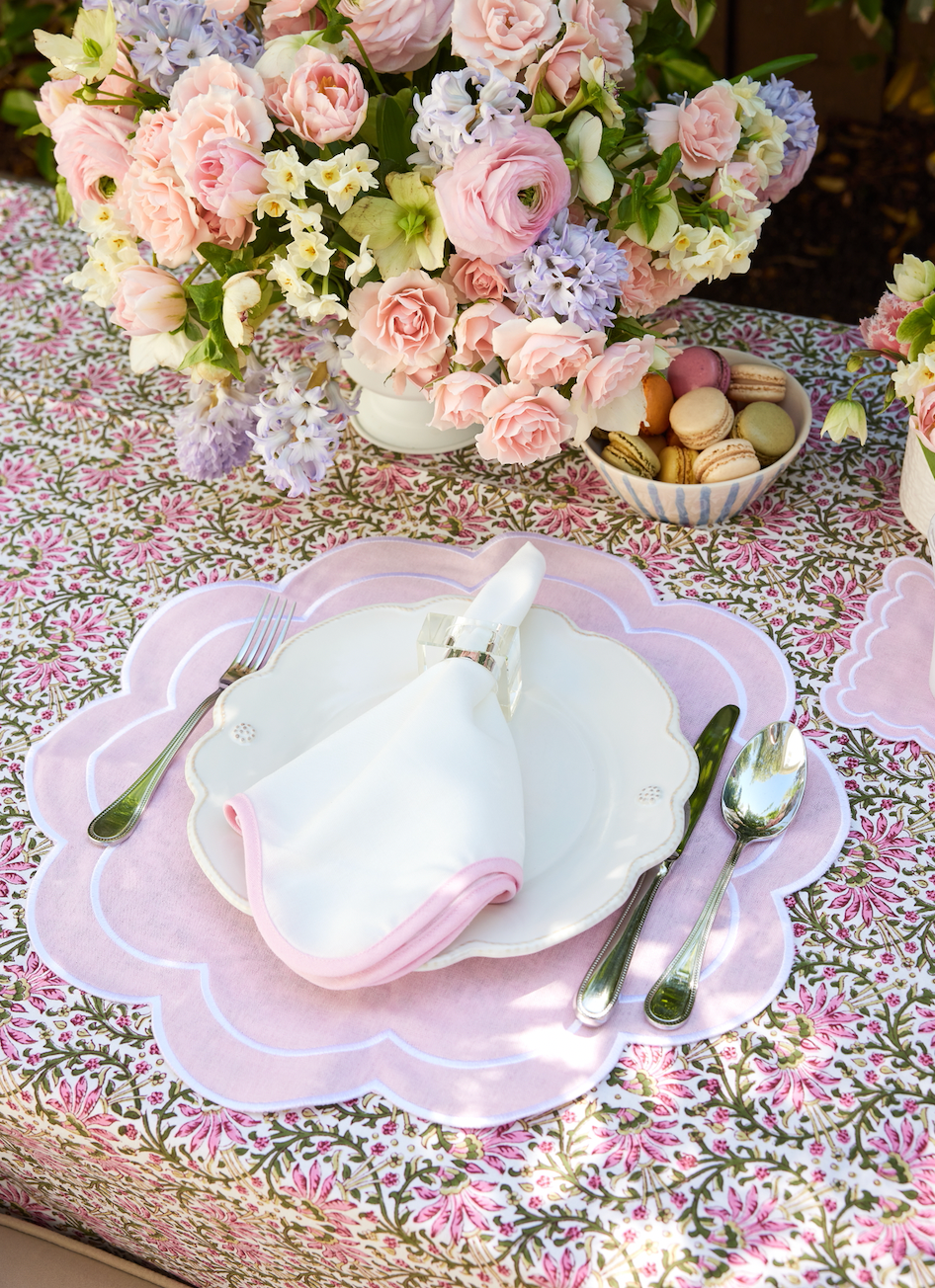 Scalloped pink border napkin - Set of 4