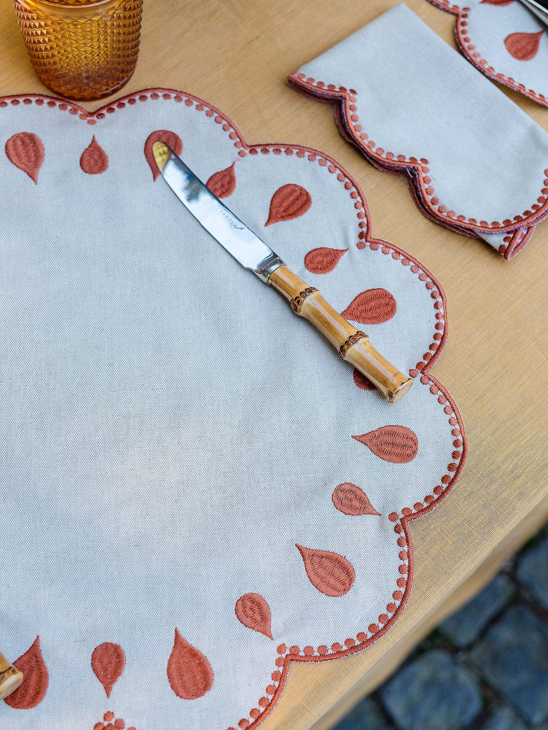Scalloped Beige Placemat with Terracotta Embroidery - Set of 6