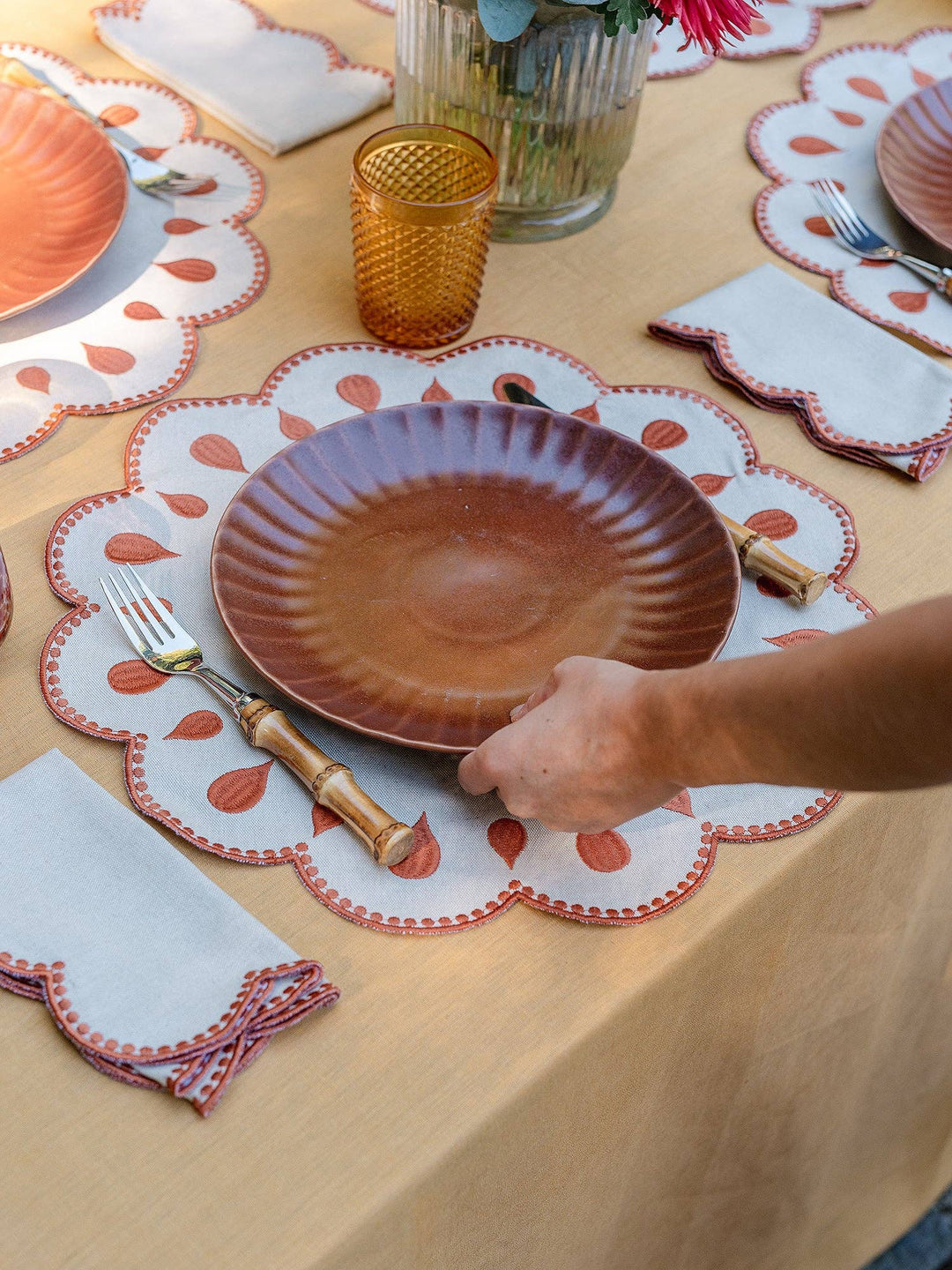 Scalloped Beige Placemat with Terracotta Embroidery - Set of 6