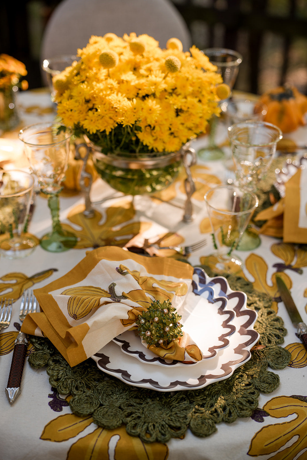 Russet Arabesque Trim Scallop Dinner Plate