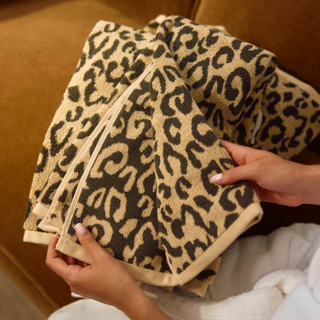 Weezie Leopard Bath Towel
