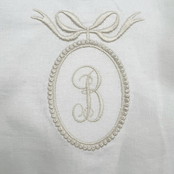 Oval Bow with Script in Muslin