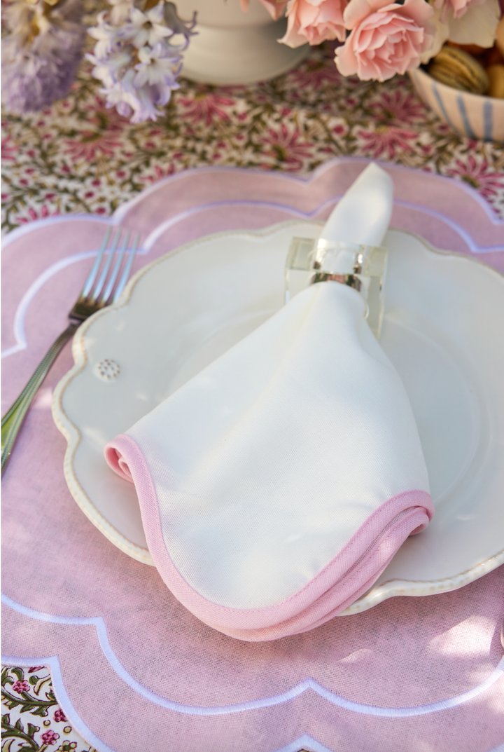Scalloped pink border napkin - Set of 4