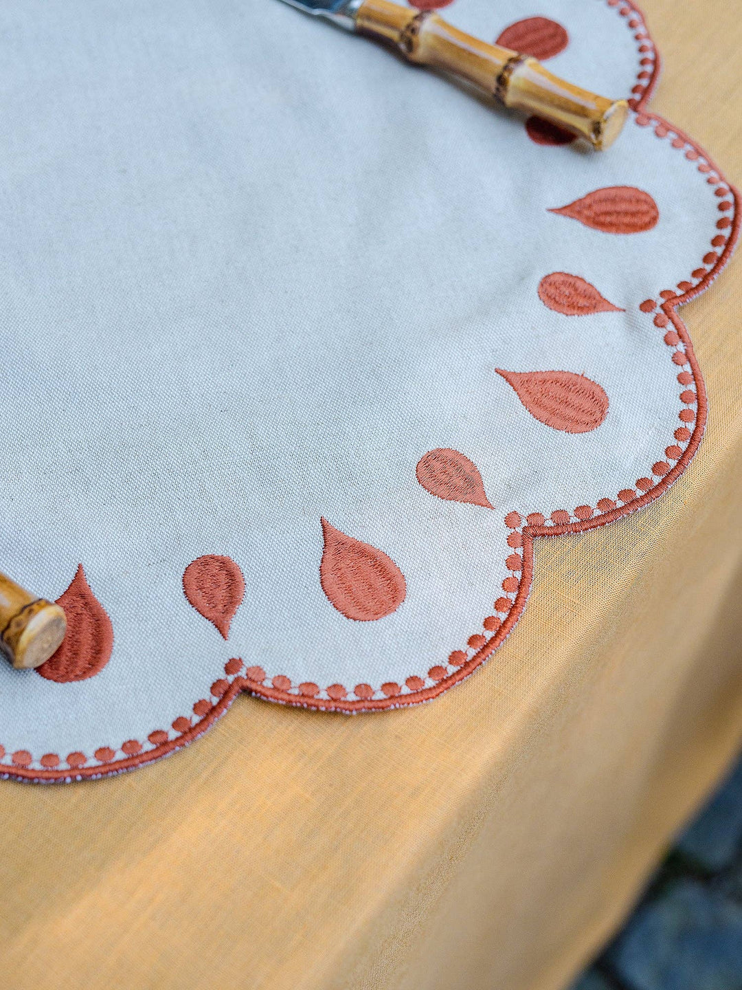 Scalloped Beige Placemat with Terracotta Embroidery - Set of 6