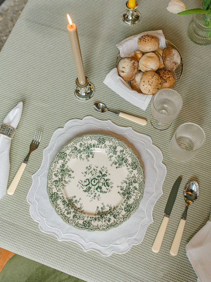 Greta White scalloped Embroidered Linen Placemat